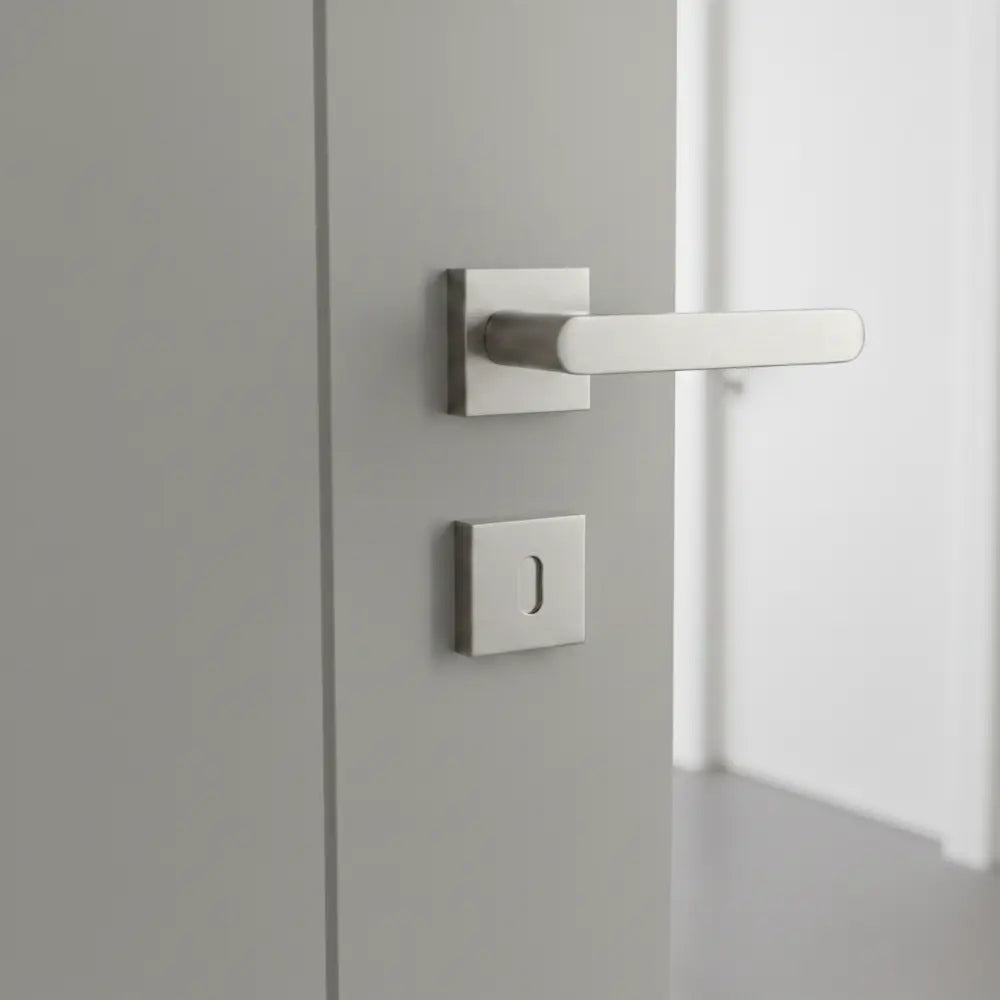 MANIGLIA FLAVIA PER PORTA INTERNA CROMO SATINATO Brackle